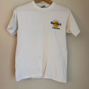 Thrashed Early 2000s Hard Rock Cafe Cancun T-shirt With Surfer On Back Sz Small